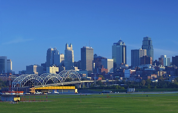 Kansis City, Missouri skyline on a cloudless day